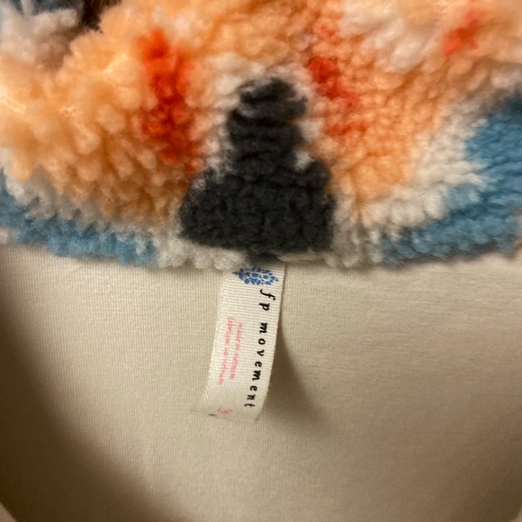 🌸FREE PEOPLE HIT the slopes  Printed Fleece Jacket🌸 - Picture 7 of 10